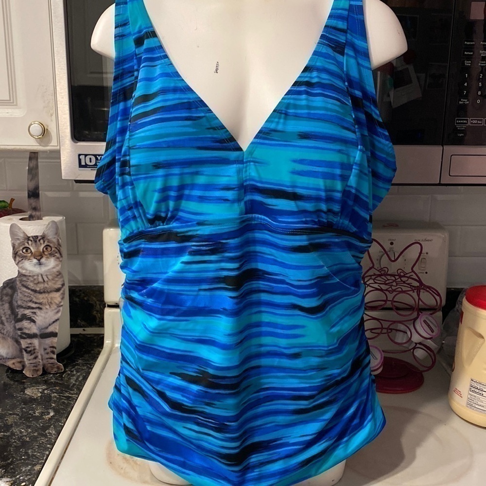 COPY - r womens Avenue stretch stripe built in bra plus sz swim top 26